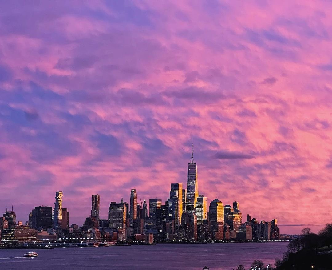 Ride into purple and pink skies with us 💜#NYCFerry

📸: IG/sashas.prettypics 

#nycviews #nycskyscrapers #nycsky #nyc #newyorkcity #nyctravel #visitnyc