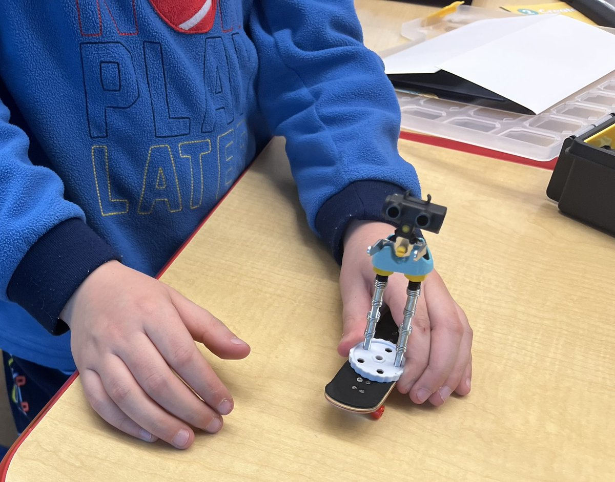 GiftedTawk's tweet image. The @OffbitsOfficial mini robots took over our fingerboard park! With a full kit of hardware students dove right in eager to design their own robots to shred the rails! #DIY #engineeringfun
