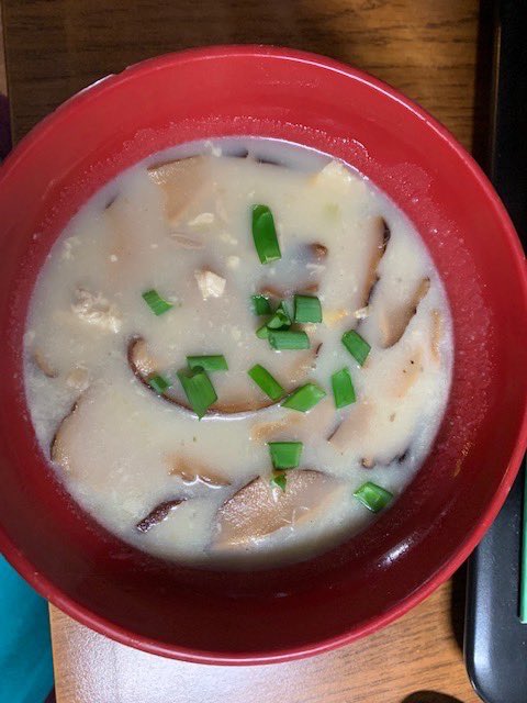 AMakerBe1's tweet image. Tonight’s dinner: potato, 2 types of mushrooms, and chicken soup. #cookityourself #soupisgoodfood