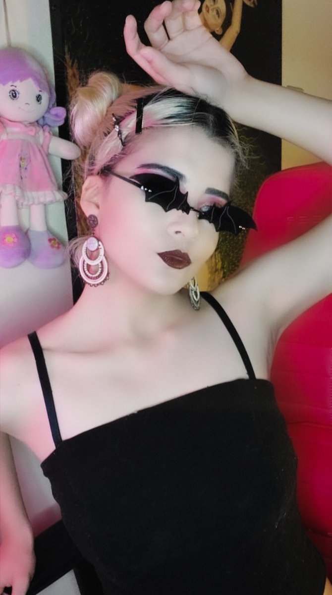 yasminariadne's tweet photo. 🦇🦇🦇 https://t.co/ErY8fhhDIg