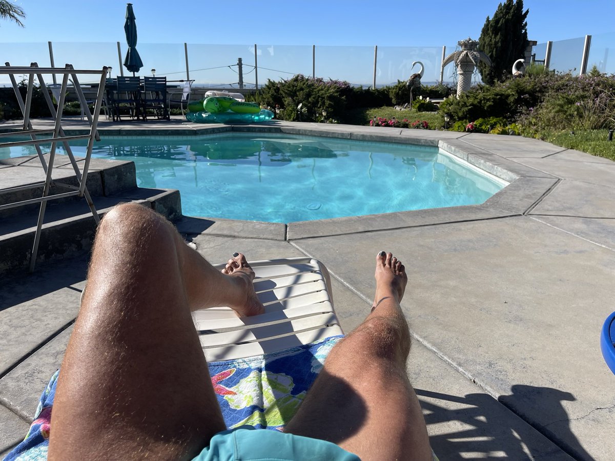 patrixdream's tweet photo. Brrr…it’s still cold out, but the sun is out, and my dick wants out
.
.
#letyourdickout #slutpop #brrr #kimpetras #meninspeedos #menover60 #hairygay https://t.co/HIp6Secxxc