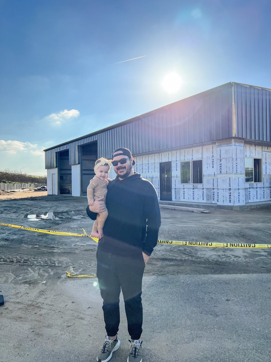 TwoFiveBaseball's tweet photo. Took the squad out to see the progress at the building!
We’re getting close!
#HittersHit #BarrelBuffet https://t.co/p5eJdMsCy5