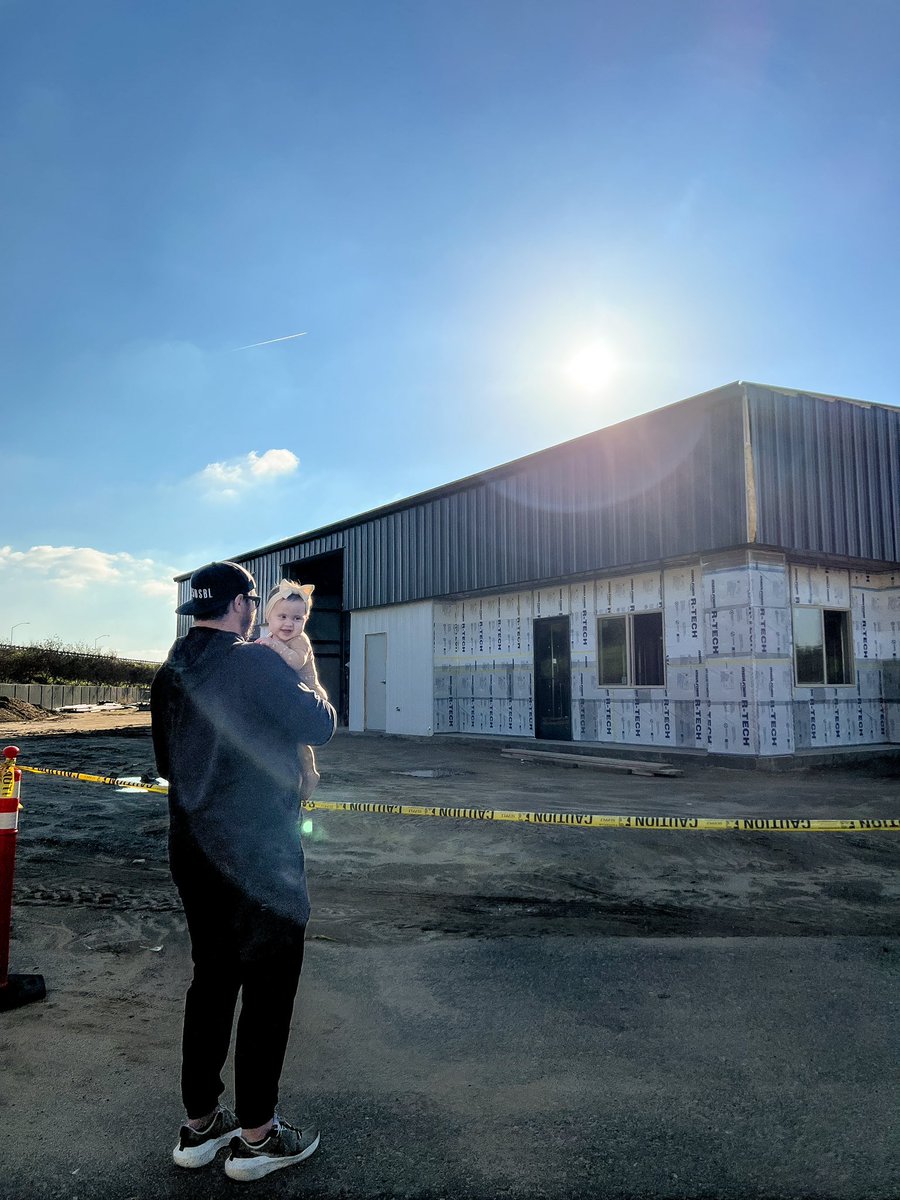 TwoFiveBaseball's tweet photo. Took the squad out to see the progress at the building!
We’re getting close!
#HittersHit #BarrelBuffet https://t.co/p5eJdMsCy5