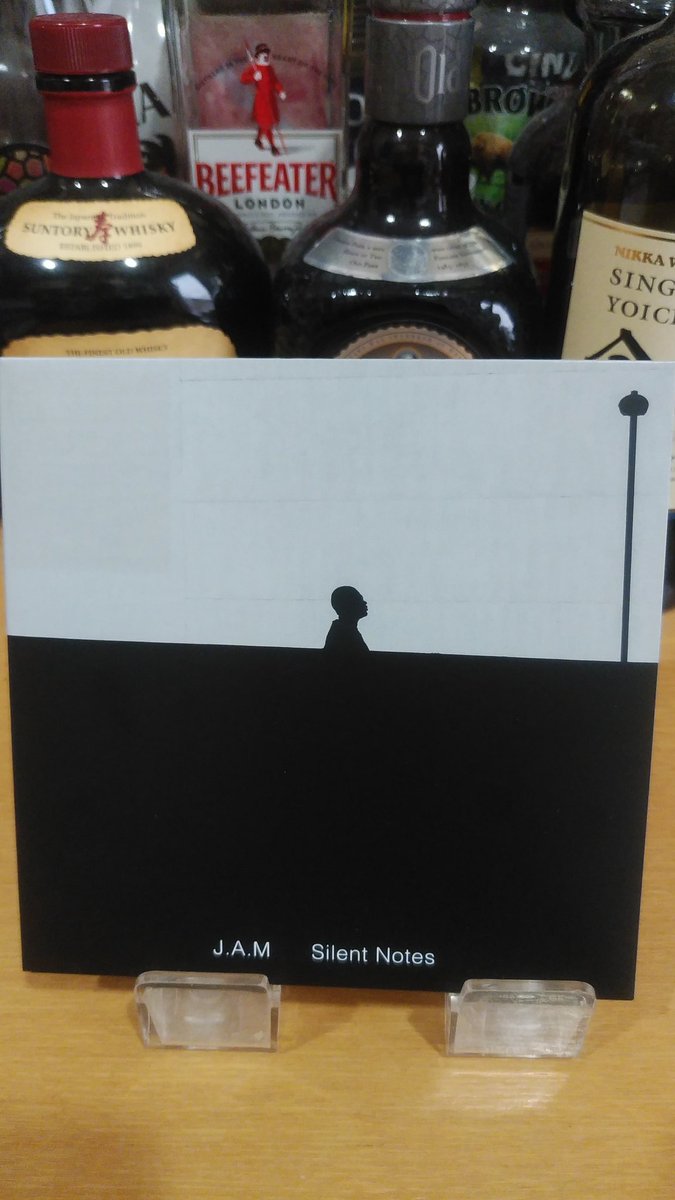 Bossa_chan's tweet image. 冬のフュージョン大会

＃JAM
＃SilentNotes

Josei（p）
AkitaGoldman（b）
Midorin（ds）

日本のバンドです。ジャケ買いでした。聴いてみるとほぼ電化されてないフュージョン。たぶん。本人たちは真面目にジャズやってるつもりかな。いや、フュージョン。

＃Jazz ＃ジャズ
＃fusion ＃フュージョン