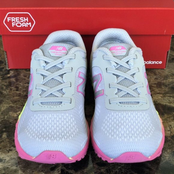 LauriesAnAngel's tweet photo. So good I had to share! Check out all the items I'm loving on @Poshmarkapp #poshmark #fashion #style #shopmycloset #baretraps #nike #newbalance: https://t.co/qLVp17EJmt https://t.co/iBAyYNQoWg