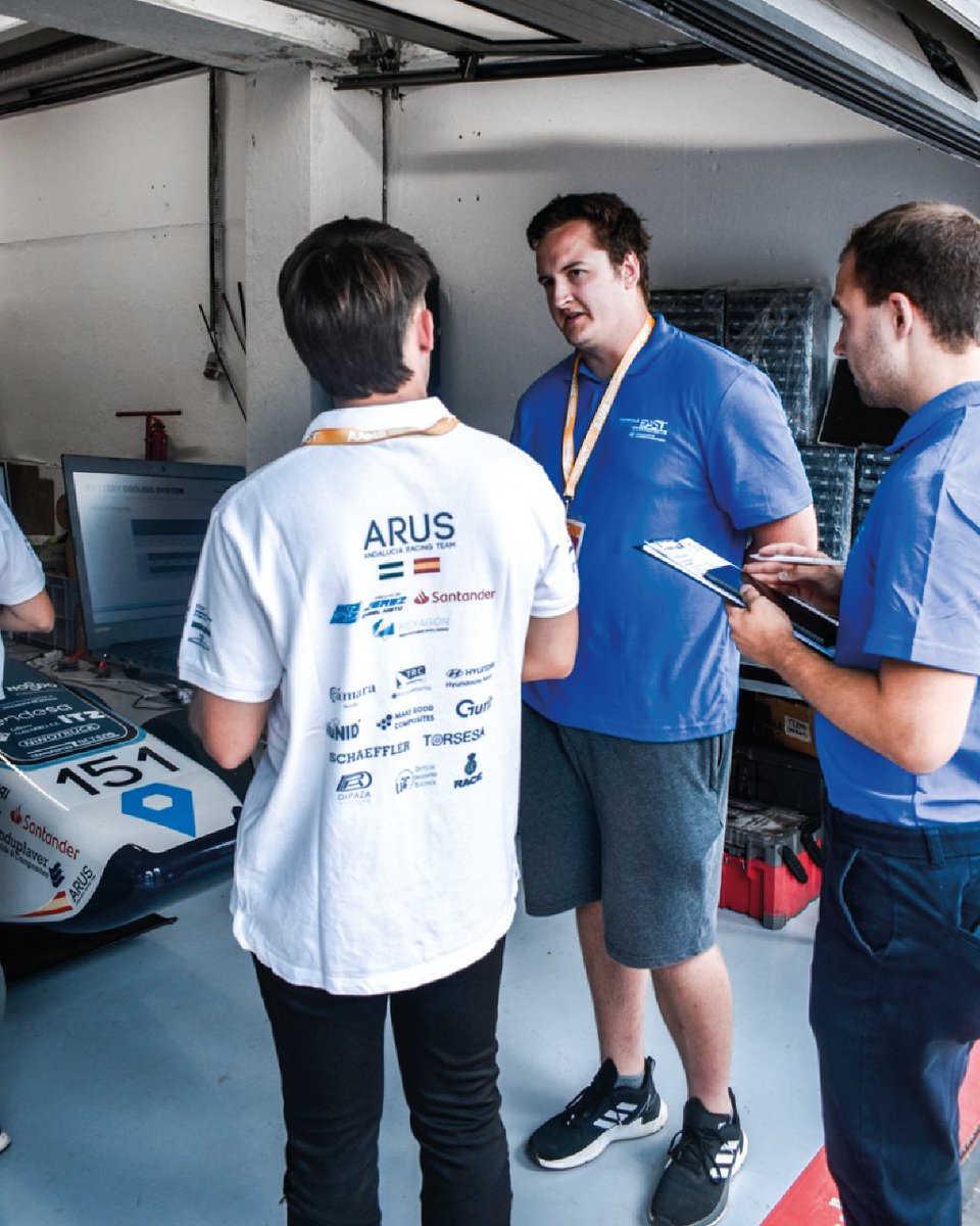 arusteam's tweet photo. En las competiciones de formula student, dentro de las pruebas estáticas, hay una prueba llamada "Engineering design". En ella, ingenieros profesionales valoran  los aspectos técnicos del diseño y la fabricación de los coches.
.
.
.
.
#arusteam #design #ConoceARUS #formulastudent https://t.co/qYWfsjZEKE