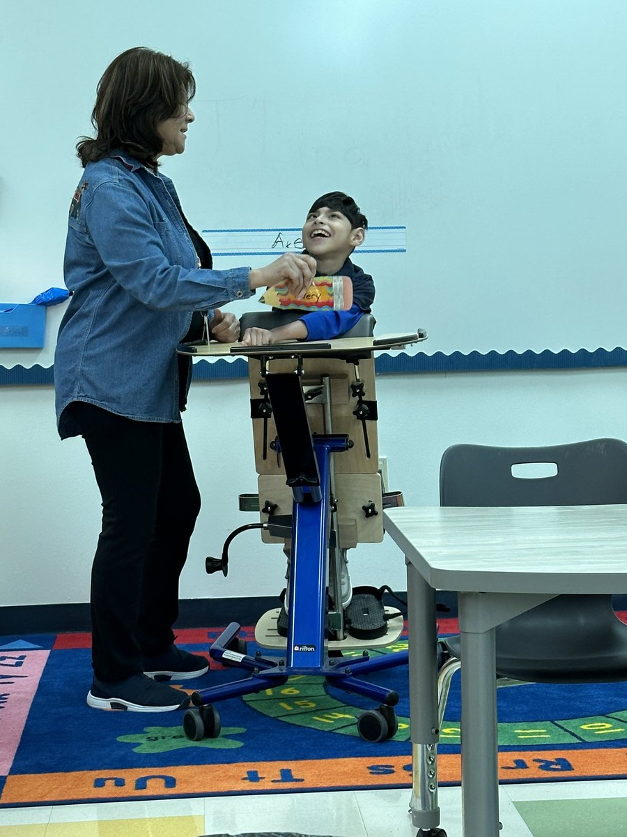 EdgewoodPT's tweet photo. Ms Dominguez @StaffordEISD working with her student who uses adaptive equipment to participate alongside his classmates! https://t.co/PmTHM8fSZ7