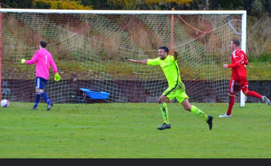 JeanfieldSFC's tweet photo. All at the club would like to wish the legend @akholt18 all the best in his retirement 

Antz spent 15 seasons at Swifts, a rarity at this level scoring well over 100 goals.

Can't wait to see him back at the Riverside supporting the boys https://t.co/CEgUFDlEHt