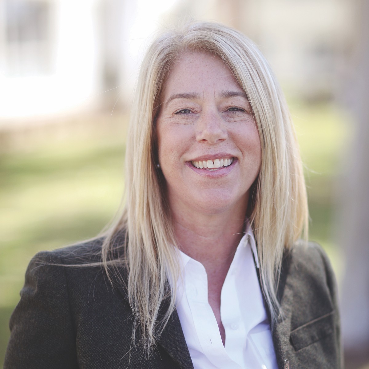 Congratulations to one of the <a href="/UCIrvine/">UC Irvine</a> School of <a href="/Social_Ecology/">UCI Social Ecology</a>'s favorite alums, <a href="/jfriendPHA/">Jfriend</a> (BA, Social Ecology, '95; JD, Whittier Law School, '98) on being named an Orange County "Visionary" by <a href="/latimes/">Los Angeles Times</a>. She's CEO of the nonprofit <a href="/ProjectHopeAll/">Project Hope Alliance</a>. tinyurl.com/mmdn7pfx