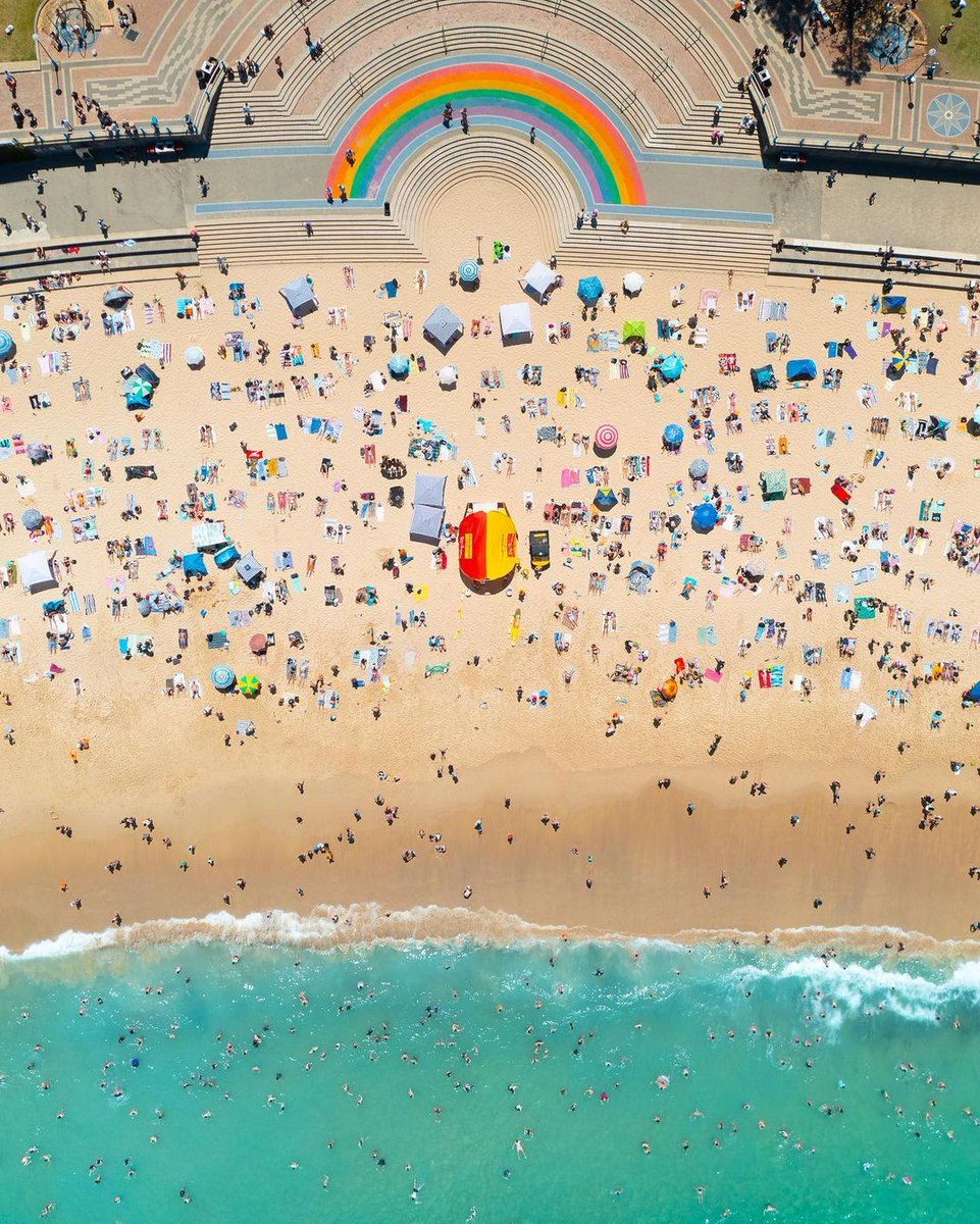 Today, we're getting our daily dose of vitamin sea at #CoogeeBeach ☀️ 

Captured by IG/issydphoto, this gorgeous beach is an hour’s walk along the #BonditoCoogee coastal walk from @sydney_sider's iconic #BondiBeach. 

#seeaustralia #comeandsaygday #feelnsw #ilovesydney