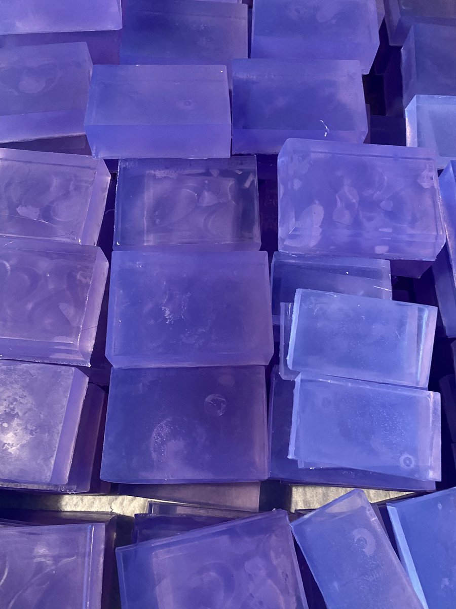 westward_farm's tweet image. Calming lavender soap making today 😍 Working on some little guest / travel soap sizes too . I’m quite pleased with how they’ve come out . They smell bloomin gorgeous!  Grown , distilled and made on our tiny island farm #islesofscilly #smallbatchsoap #lavender