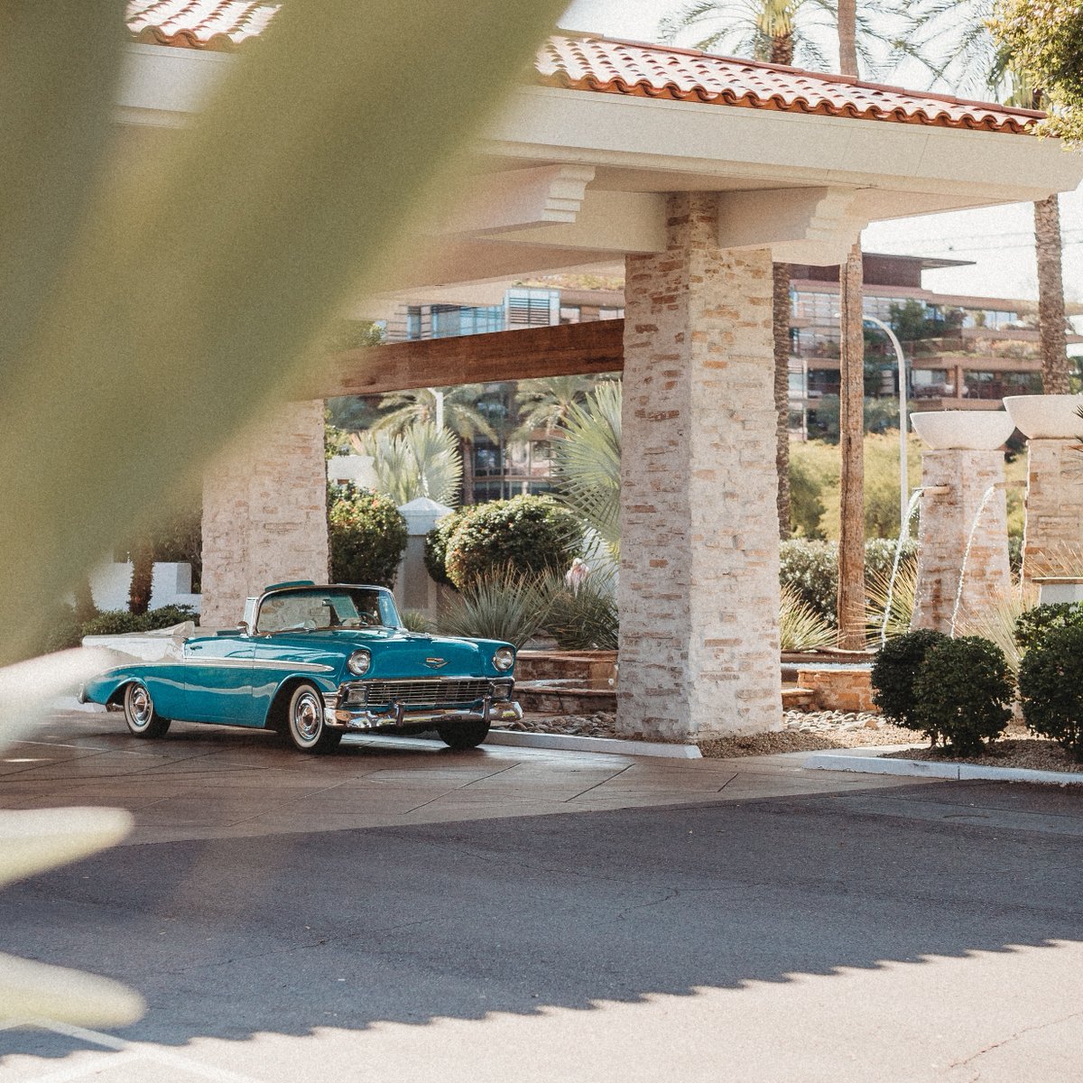 thescottresort's tweet image. Take a ride in style | @beautybeheldco⁠
⁠
⁠
⁠
⁠
⁠
⁠
⁠
#chevybelair #thescottresort #resortshuttle #scottsdalerides #classiccars #boutiqueresort #wanderwell