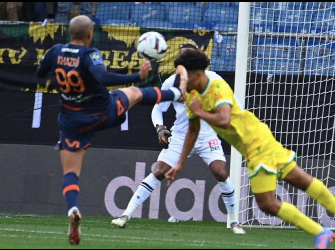 Je trouve très dommage la décision de de la commission de discipline <a href="/Ligue1UberEats/">Ligue1UberEats</a> de donner 7 matchs de suspension à <a href="/ericbailly24/">Eric Bailly</a> pour ce geste dangereux. Là où d’autres n’ont écopé que de deux matchs?!?!
Quelles sont les explications?! 🤷🏾‍♂️