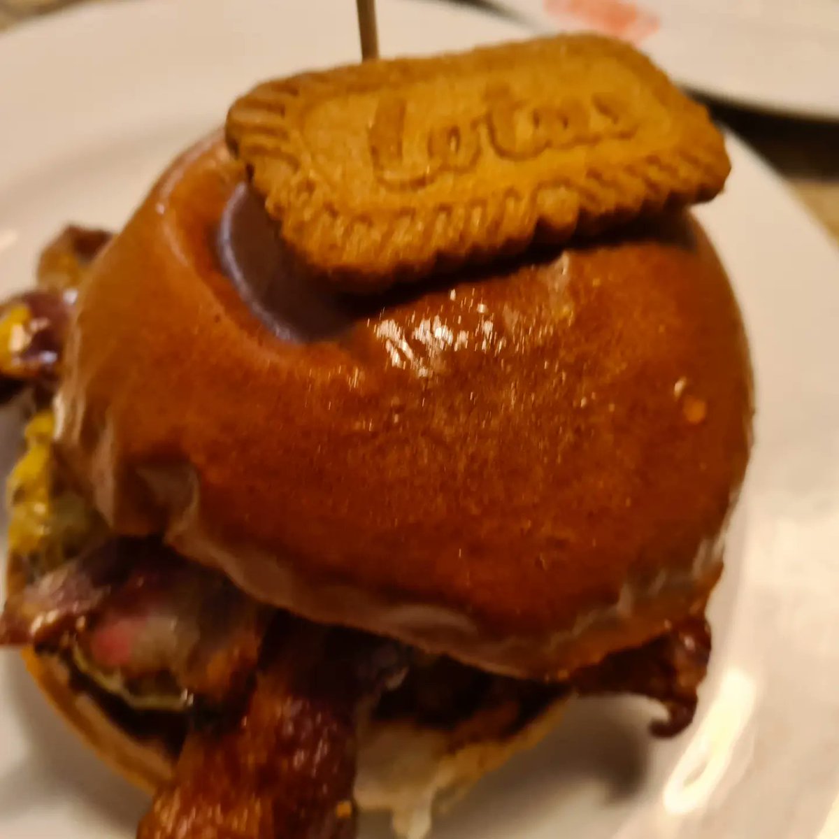 ChefNeilage's tweet photo. Lotus biscoff burger #BreadMeatsBread #Edinburgh 
Surprisingly delicious! https://t.co/5FpyT9p6E0