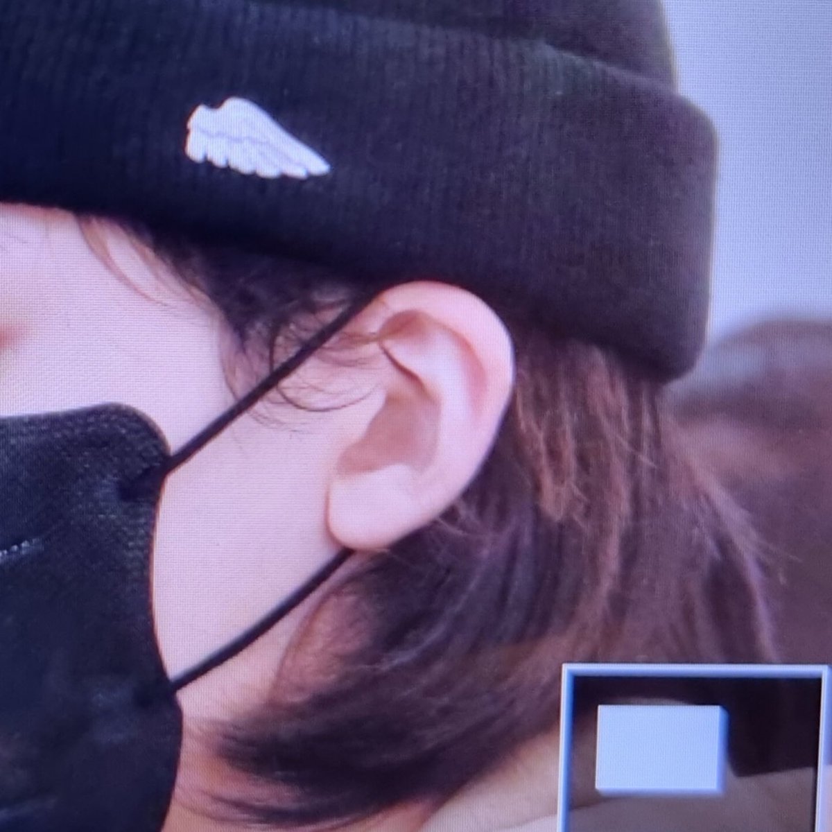 jeonghan’s little ears (@jeongears) on Twitter photo 
