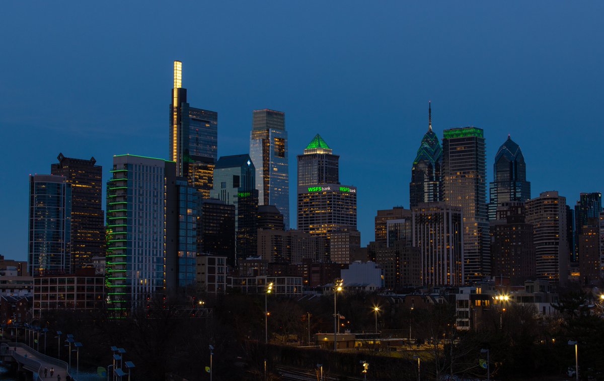 Eagles's tweet photo. Midnight 🤝Green

#ItsAPhillyThing | #FlyEaglesFly https://t.co/j02arSQjv0