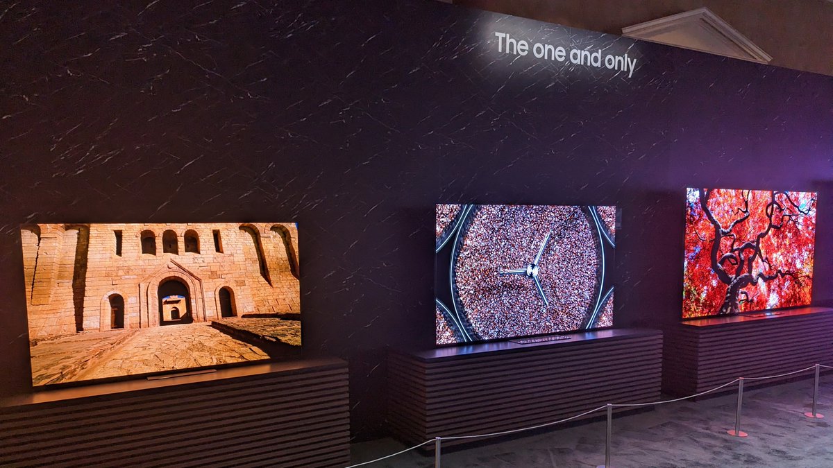 heronfidelity's tweet photo. Samsung's Micro LED display demo was impressive: ~5000 nits of light output, "perfect" contrast, superb color saturation, a robust (inorganic) light source, and insane response time. Prices will be $$$, but it's good to see these beasts in the wild.

#MicroLED 
#CES2023 https://t.co/lI9SGGJJv9