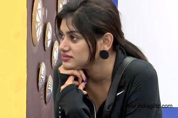 OviyaArmyy's tweet photo. From #Vikraman to #Azeem everyone are talking about #Oviya in Live🔥

Vikraman: BiggBoss nale ipo varaikum Oviya dhan 

Azeem: 30 naal irundhalu andha Mari makkal manasula irukanum 

Amudhu: Avanga fanbase Vera level 

Oviya >>> Any other contestant #BiggBossTamil #BiggBossTamil6 https://t.co/CuqpMiFzhf