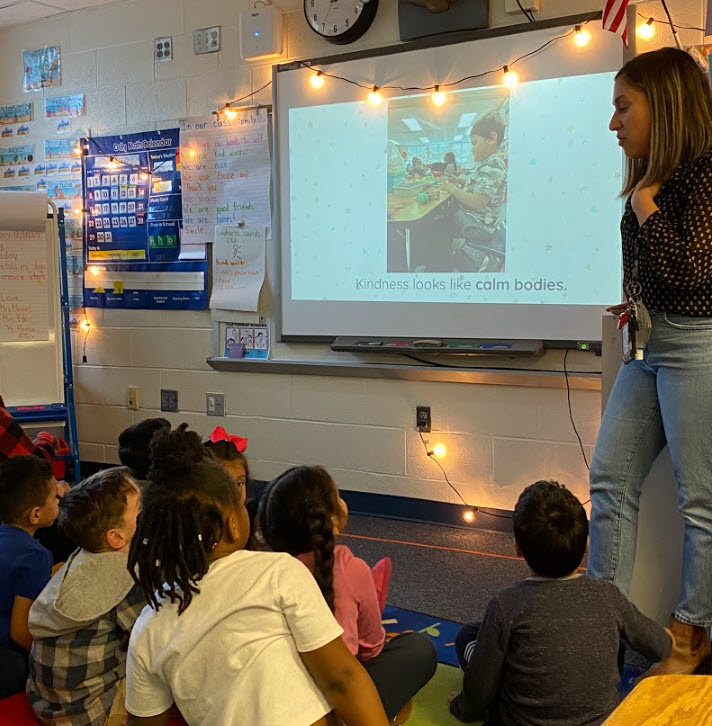 RiversideFCPS's tweet photo. In Kindergarten our students are learning the Portrait of a Graduate attribute Global &amp; Ethical Citizen and the skill "I show I am a friend by making good choices." After talking about what makes a good friend, they put it to practice making videos showing kindness! @FcpsPOGPOL https://t.co/TVUt2Q2z40