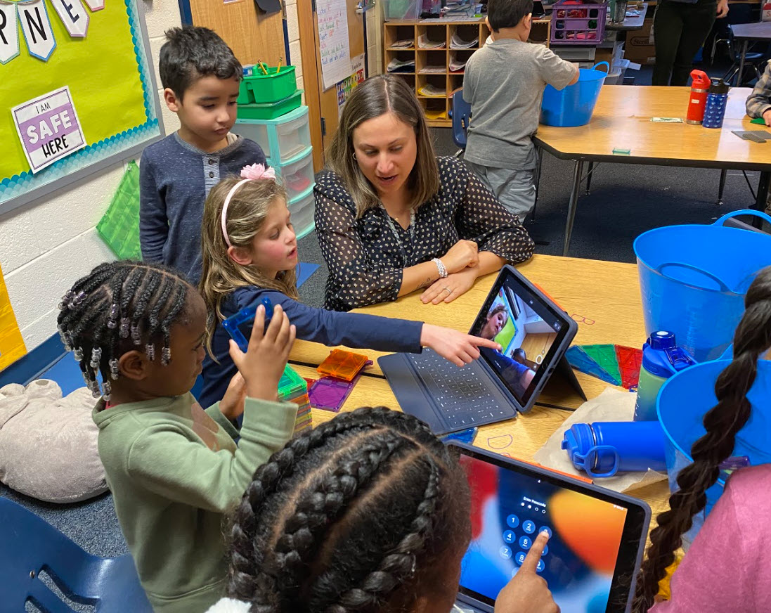 RiversideFCPS's tweet photo. In Kindergarten our students are learning the Portrait of a Graduate attribute Global &amp; Ethical Citizen and the skill "I show I am a friend by making good choices." After talking about what makes a good friend, they put it to practice making videos showing kindness! @FcpsPOGPOL https://t.co/TVUt2Q2z40