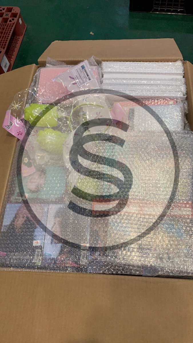 Seraphic_Studio's tweet photo. — BOX 19 & 20 📦
-ˏˋ #SS_Updates ˊˎ-
ETA: FEBRUARY
SEALED
• Dicon D’Festa PH GO (Sure na po ito)
• Treasure Lightstick
• V Photofolio
• MOTS SE Lightstick
• NCT Candy
• Kep1er Troubleshooter
• New Jeans “OMG”
• BTS The Fact China Photobook
- ALL FOR ONHAND SELLING - https://t.co/wNnTO4PVj9
