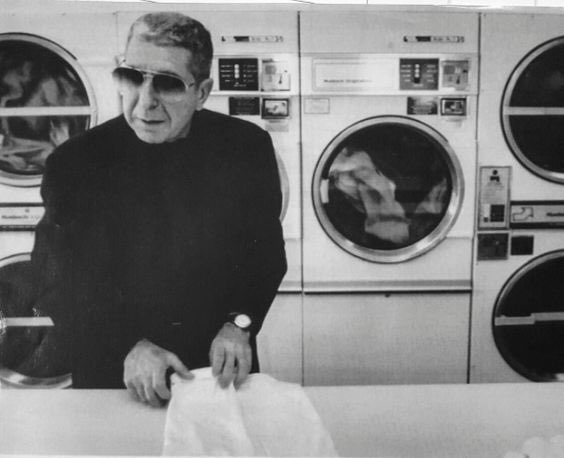 Mr_Punto_'s tweet photo. Leonard Cohen. Günlük hayatta yaptığı her şey ayrı bir albüm kapağı olabilirmiş. Hep cool. https://t.co/SImtzcAXGR