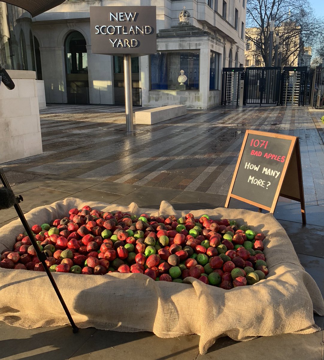 1071 Bad Apples
👏👏👏👏👏👏
#TurnerPrize2023 is assured