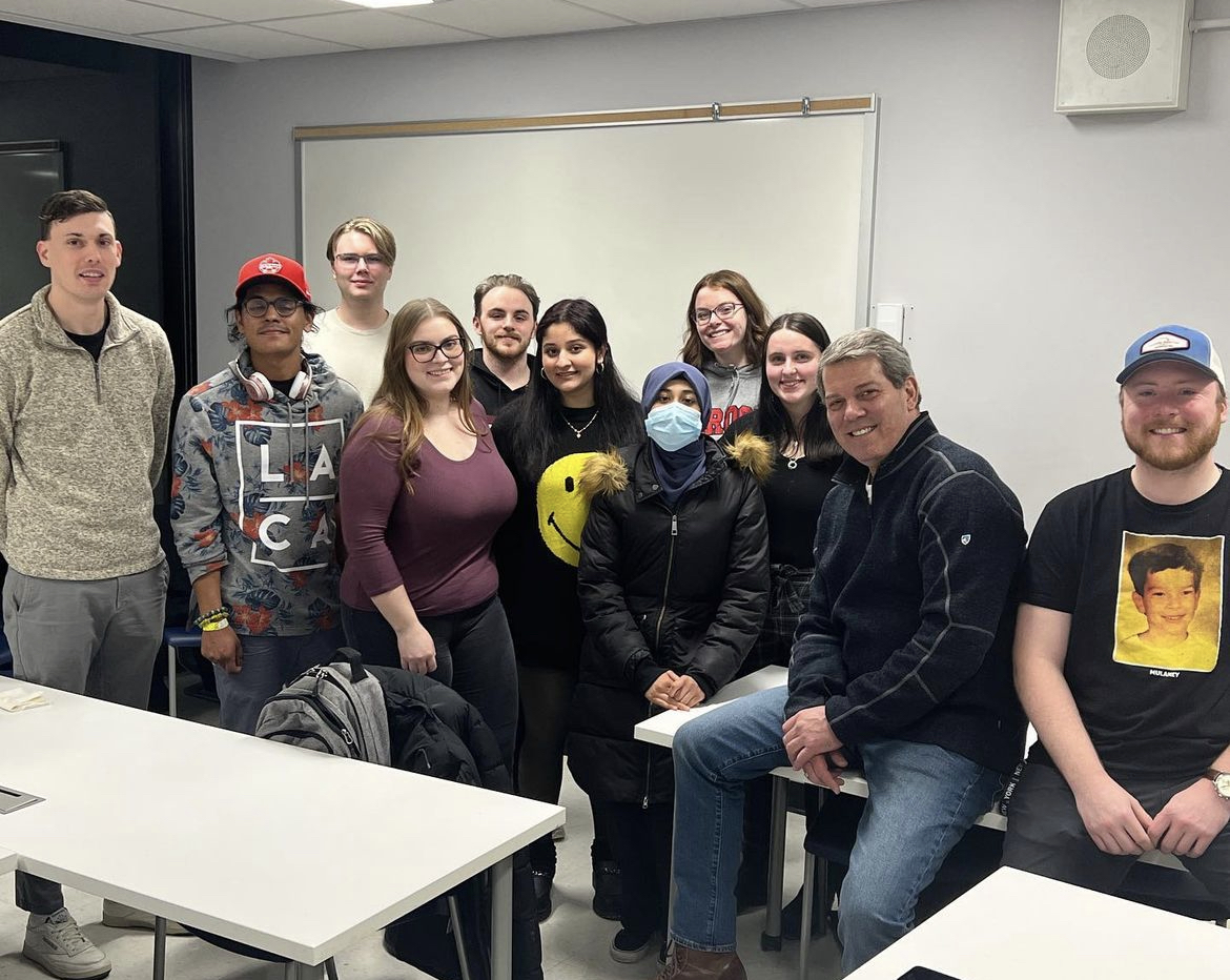OYLorg's tweet photo. #Ontario young liberals kicked off 2023 by hosting some special guests!

Picture 1: @UGYL were joined by @karinagould and @LloydLongfield 
Picture 2: @VBadawey visited @Brockuyounglibs 
Picture 3: @queensliberals hosted @L_MacAulay and @KamalKheraLib https://t.co/YvrqIlrqiY
