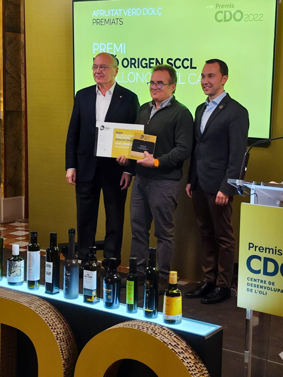 Ara_Reus's tweet photo. Des de la Regidoria de Medi Ambient amb @Dipta_cat lliurem un any més els #premisCDO als millors olis d'oliva 🫒 verge extra de les DOP de la demarcació
L'enhorabona als premiats 👏 https://t.co/iNRkkoCaGC