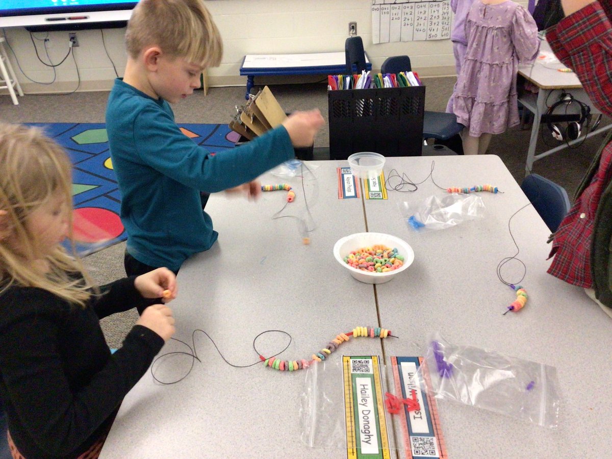 ElzeyMrs's tweet photo. It’s the 100th day of school!! We are having so much fun learning about ways to make 100! https://t.co/qc70LPnwaR