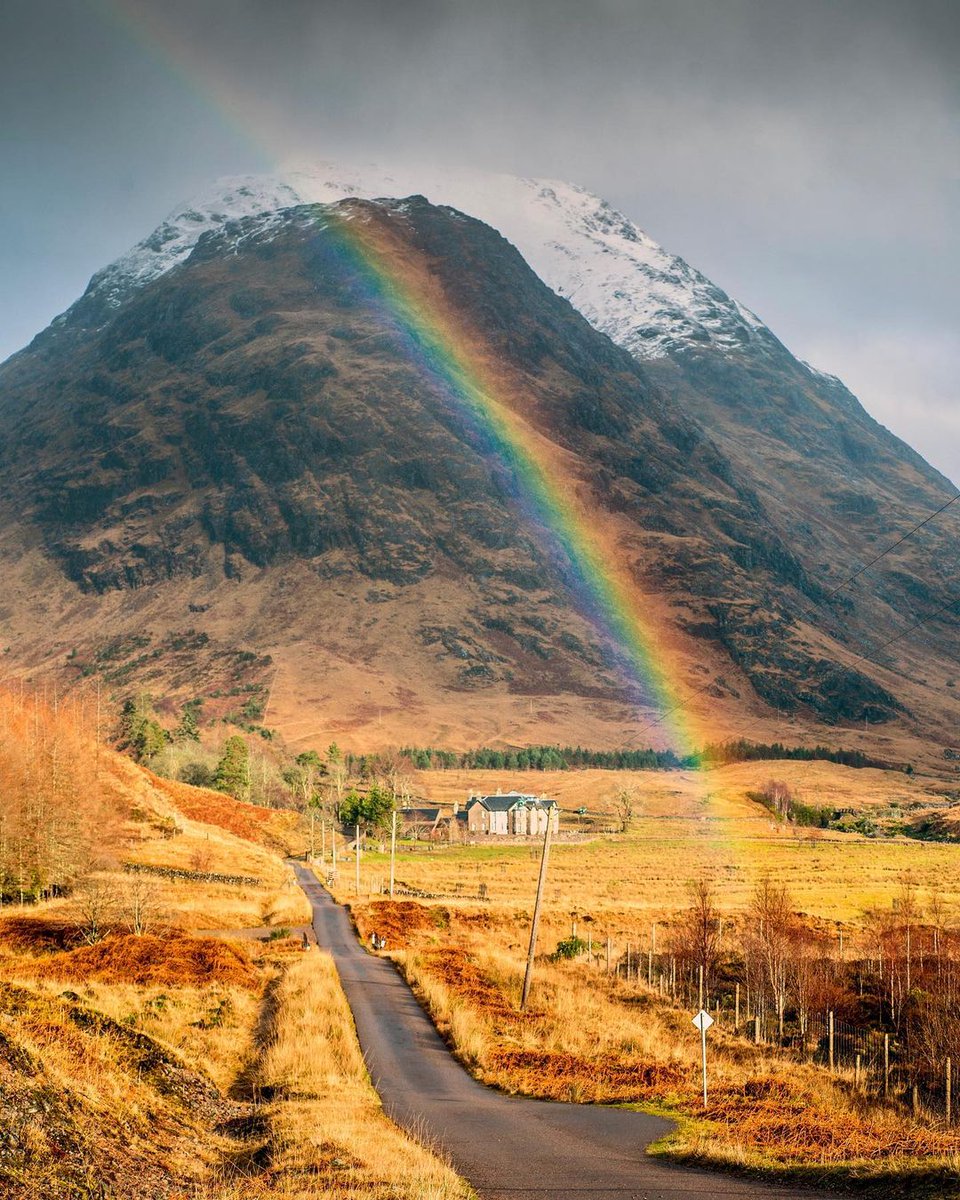 With moody skies come colourful rainbows 🌈 Hands up who fancies a road trip here?! 🙋‍♀️😍

📍 Glen Etive, #Highlands 📷 IG/paul_watt_photography #ScotlandIsCalling
