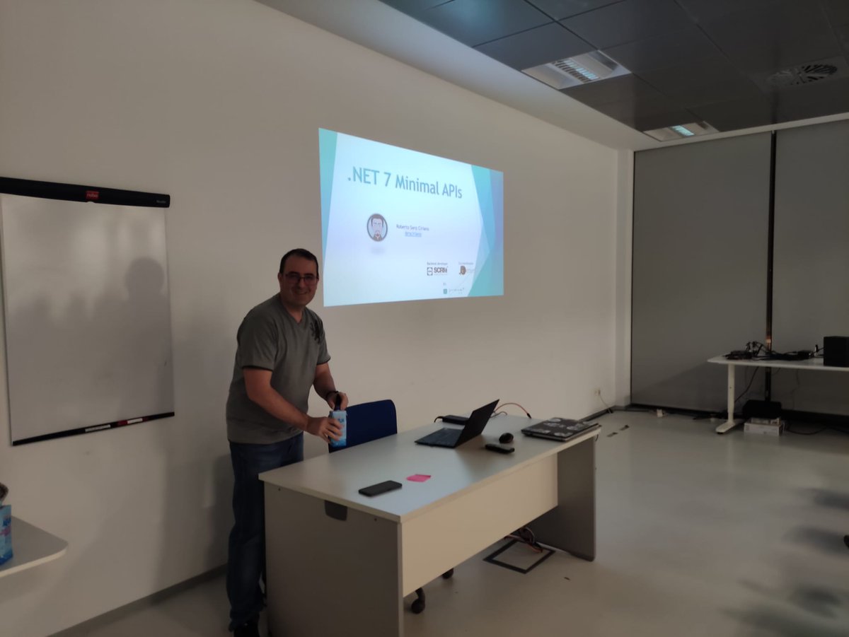 dotnetters's tweet photo. Y acabamos por hoy, con #minimalapis y @rsciriano https://t.co/Uj1zxOeLTM