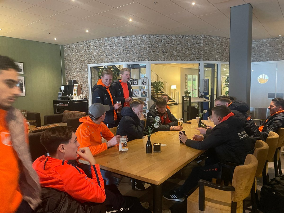 FletcherFootbal's tweet photo. Fletcher Football verwelkomt @VVCHRC voor hun trainingskamp bij Fletcher Wellness-Hotel Sittard. De club uit Heelsum verblijft twee nachten in ons hotel.
Wij wensen de mannen een geslaagd trainingskamp toe! ⚽️
#sittard #heelsum #teambuilding #trainingkamp #fletcherhotels https://t.co/FfK3ou3uq6