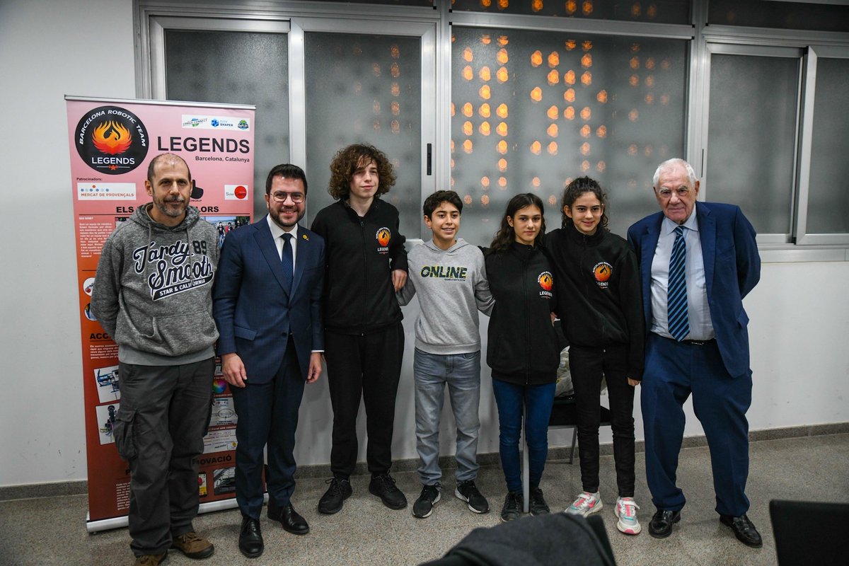 👏 Acabem la setmana amb la visita de <a href="/perearagones/">Pere Aragonès i Garcia</a> i <a href="/ernestmaragall/">Ernest Maragall i Mira</a> al Mercat de Provençals #SantMartí

👨‍💻👩‍💻 I descobrim l'equip de joves <a href="/FllLegends/">LEGENDS_FLL</a> que desenvolupa projectes de robòtica. Tota una sorpresa!

Protegim el comerç de proximitat, que és eix vertebrador dels barris!