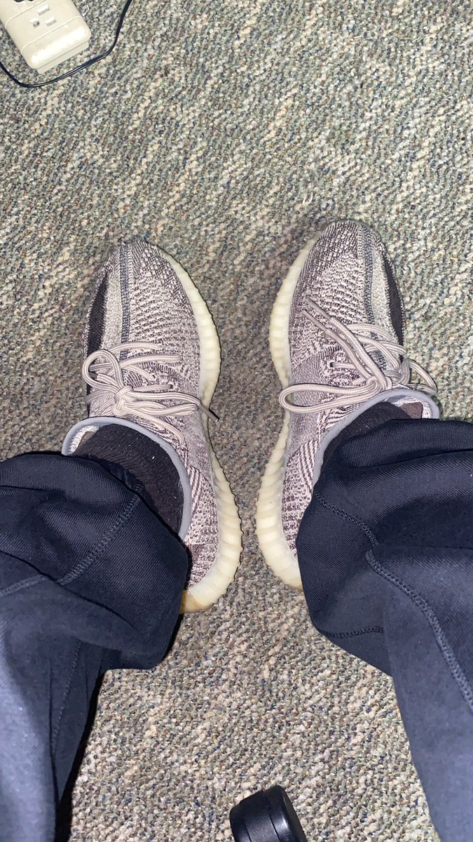 princessjayyyy's tweet photo. @SnkrsStock Slight drip https://t.co/09Ce1ntKRc
