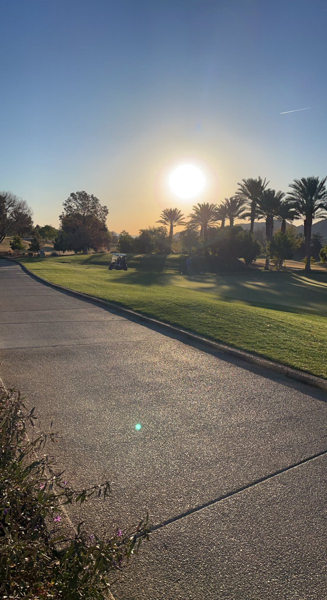 rnbmom's tweet photo. It’s a beautiful morning in sunny Southern California - kicking off day 3 of @Comm_College #WDI2023. 

[[ It’s also #redfriday! ]]
Go @Chiefs!

#workforcedevelopment #CTE @sfccmo #SFCCTech https://t.co/9IKes6iCUf