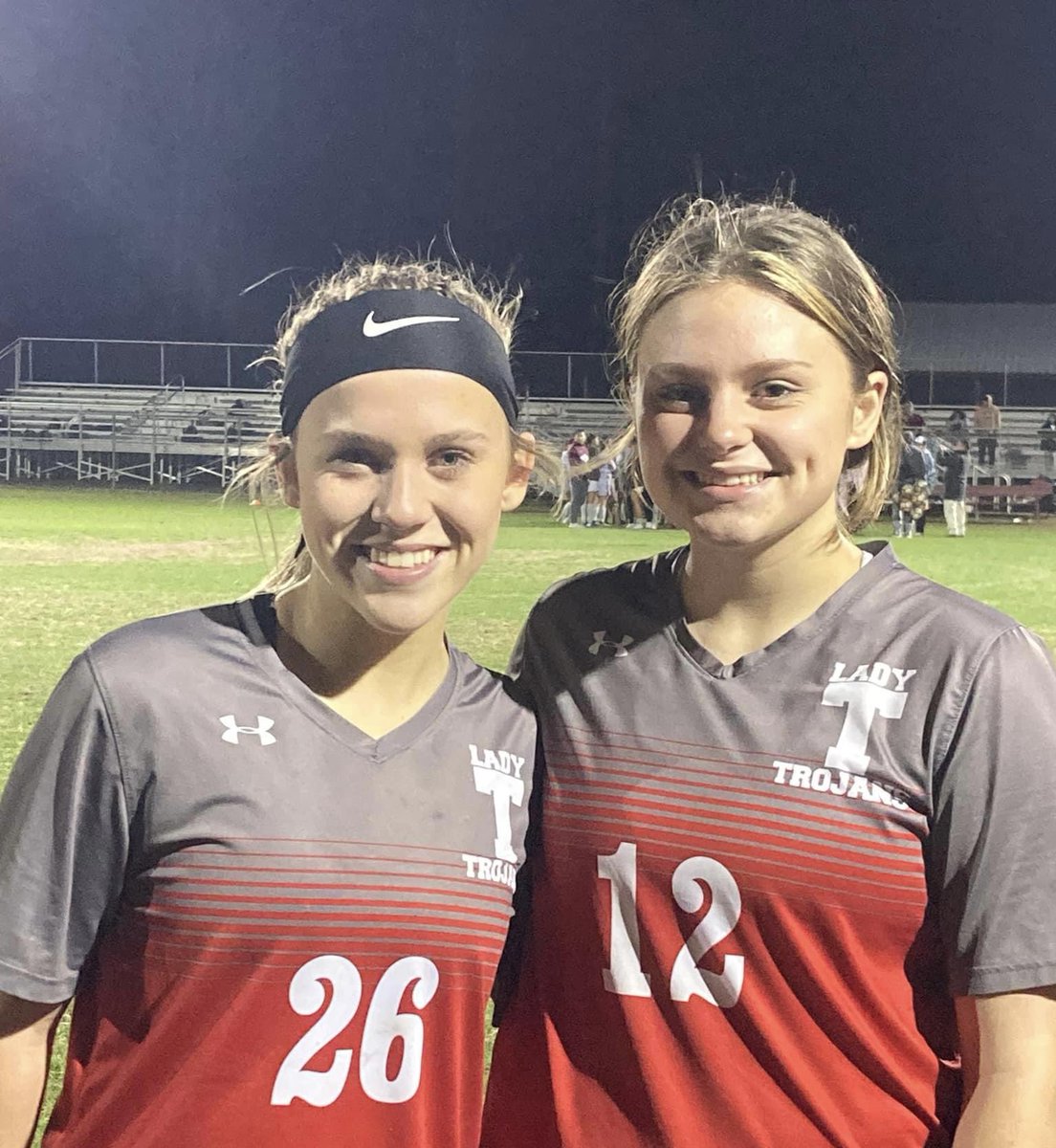 KarsynBoston1's tweet photo. Last night I played my last high school game. Although it’s sad there are bigger things ahead. https://t.co/yXyxZDLXYd