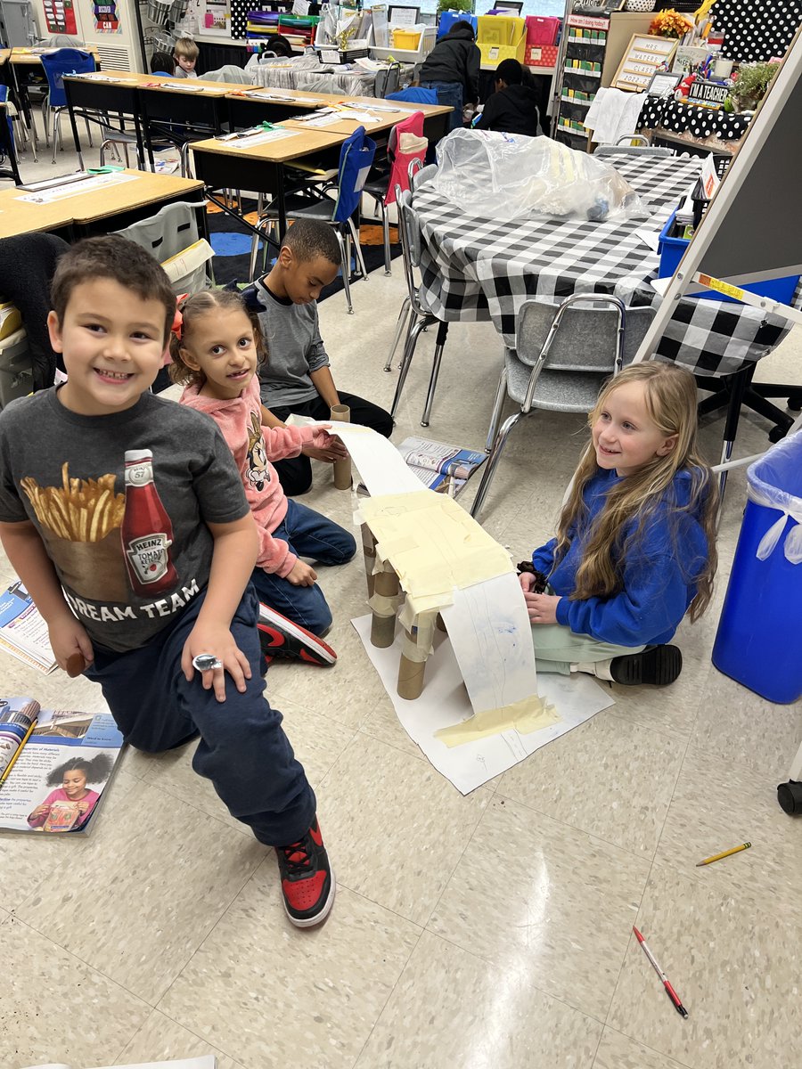 stackhousestars's tweet photo. Mrs. Water's 2nd grade class building bridges.   #learningaboutmatter.  . https://t.co/vQQonOkkoT