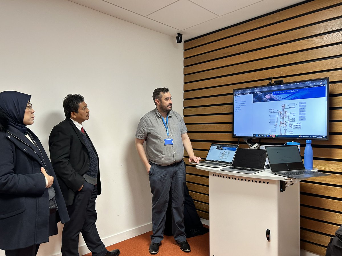 CovUniSim's tweet image. We had the pleasure of showing #ProfAliGhufron + delegates about the #HealthSimulation facilities at the @covcampus. Were we discussed the #Nursing IndoVSP project we completed in collaboration with @KemenkesRI and @FCDOGovUK we hope to have future collaborations in the future!