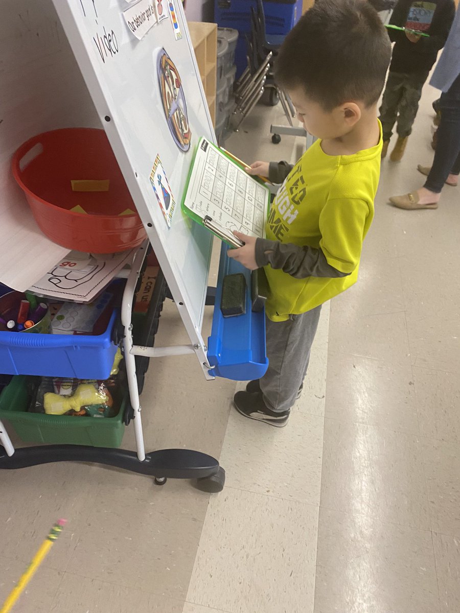 Lisa Mueller tweet media