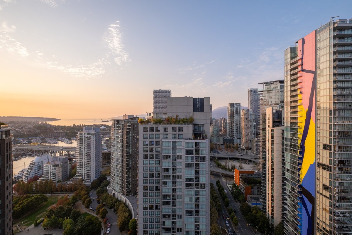 Leo_Wilk's tweet photo. RECENTLY SOLD: 3905 1408 Strathmore Mews, Vancouver
Sold for one of the highest Price Per Sqft in the building - $1,337.90!! Indulge in the ultimate luxury lifestyle with panoramic ocean views from the 39th floor of the... https://t.co/ogkFO99MwU https://t.co/PwFGOcZR2Y