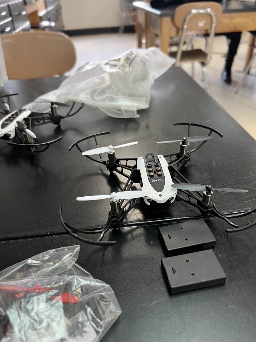 ClaudeenDenning's tweet image. Getting Croft’s drones ready for the district’s RADC drone competition is a tough job but someone’s gotta do it! Grabbing CoDrones next!  @CroftMS @MNPS_STEAM 
#itsme #itsfun