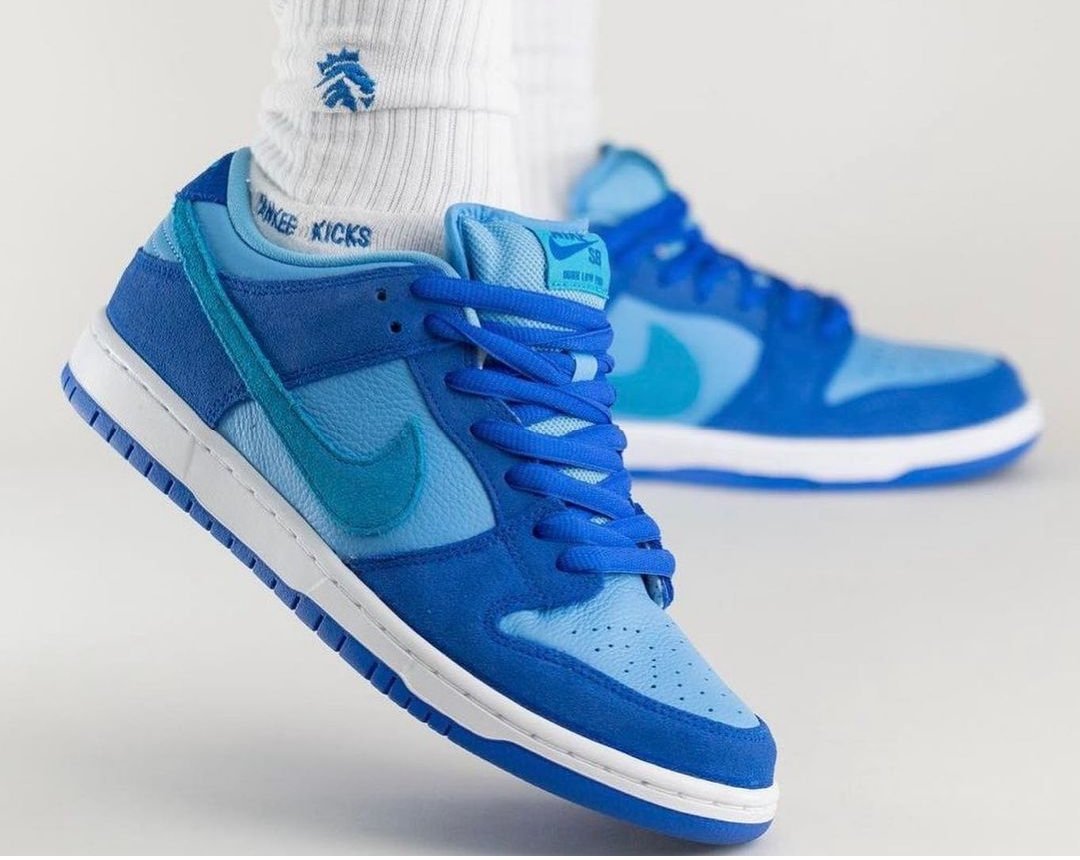 blue raspberry dunk on feet