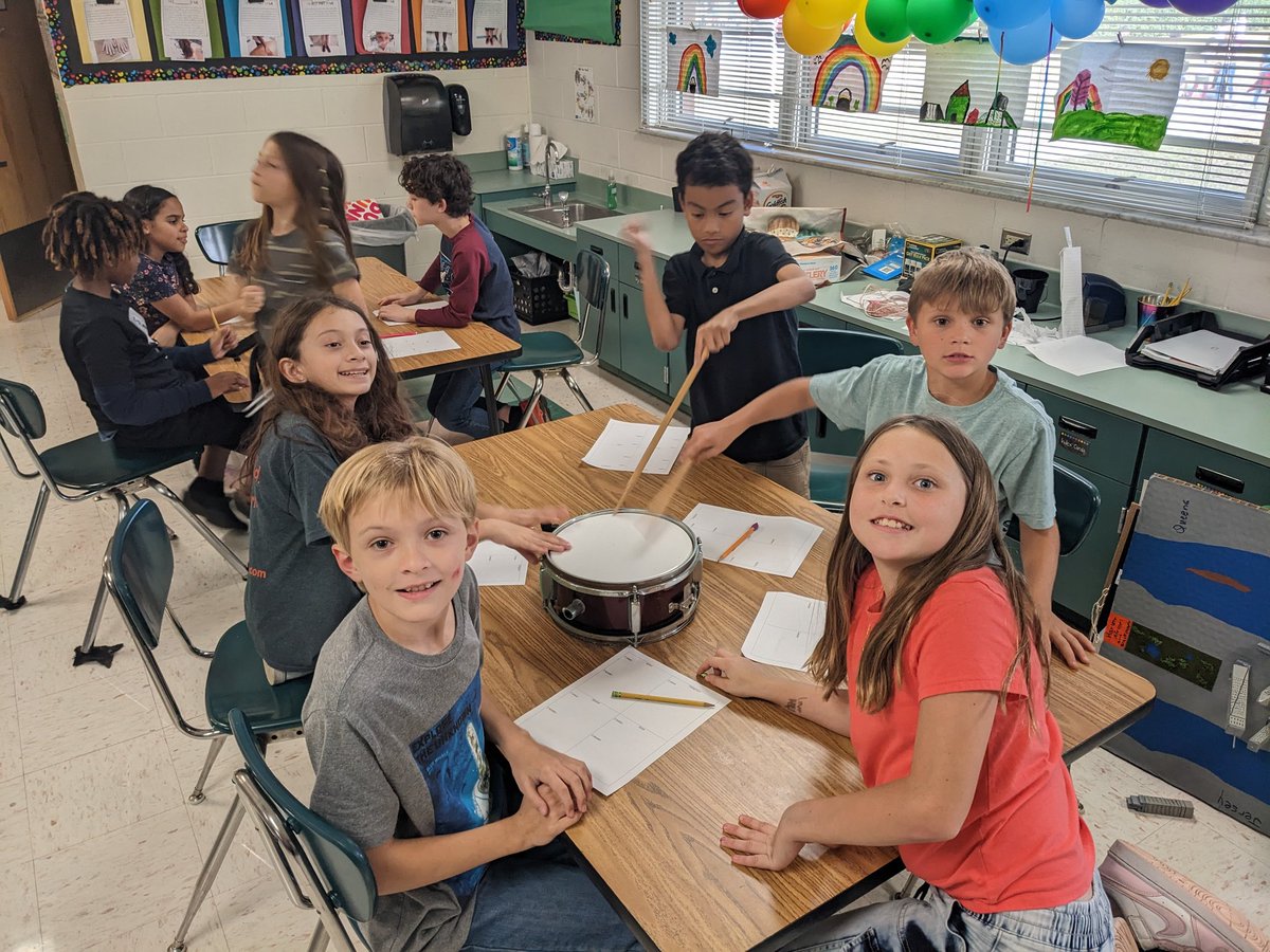 Ms_V_teaches's tweet image. These #vcsscientists had a blast investigating sound energy @freedomvolusia !! 🎵🥁🎸🔊