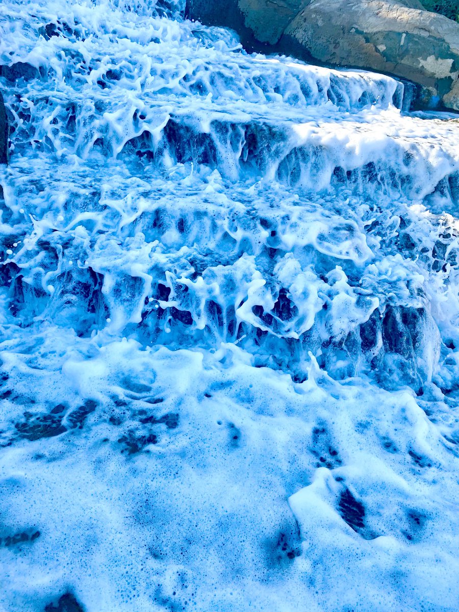 Su akar yolunu bulur. Yolunu kaybeden de kendisine yol bulur. Rabbim cümlemize kendi yolunu bulmayı nasip etsin.