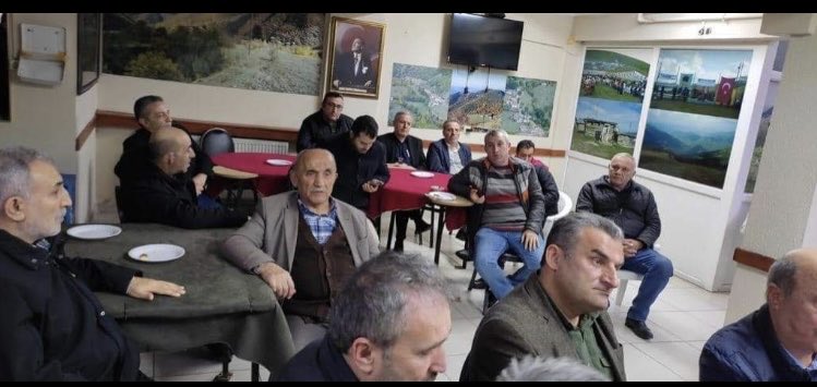 İlçe yöneticilerimiz İlyas Çircı, Veli Boztepe, Hatice Kaya, Turgutreis mahalle komisyonu ve üyeleri ile seçim gündemli bir toplantı gerçekleştirdik. İktidara giden bu yolda Turgutreis mahallesinin sorunlarını değerlendirip, sandık güvenliği ile ilgili bilgilendirme yaptık.