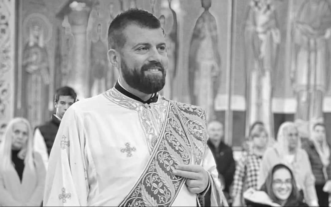 Са светима упокој, Христе, душу слуге Твога, где нема болести, ни жалости, ни уздисања, но где је живот бесконачни.