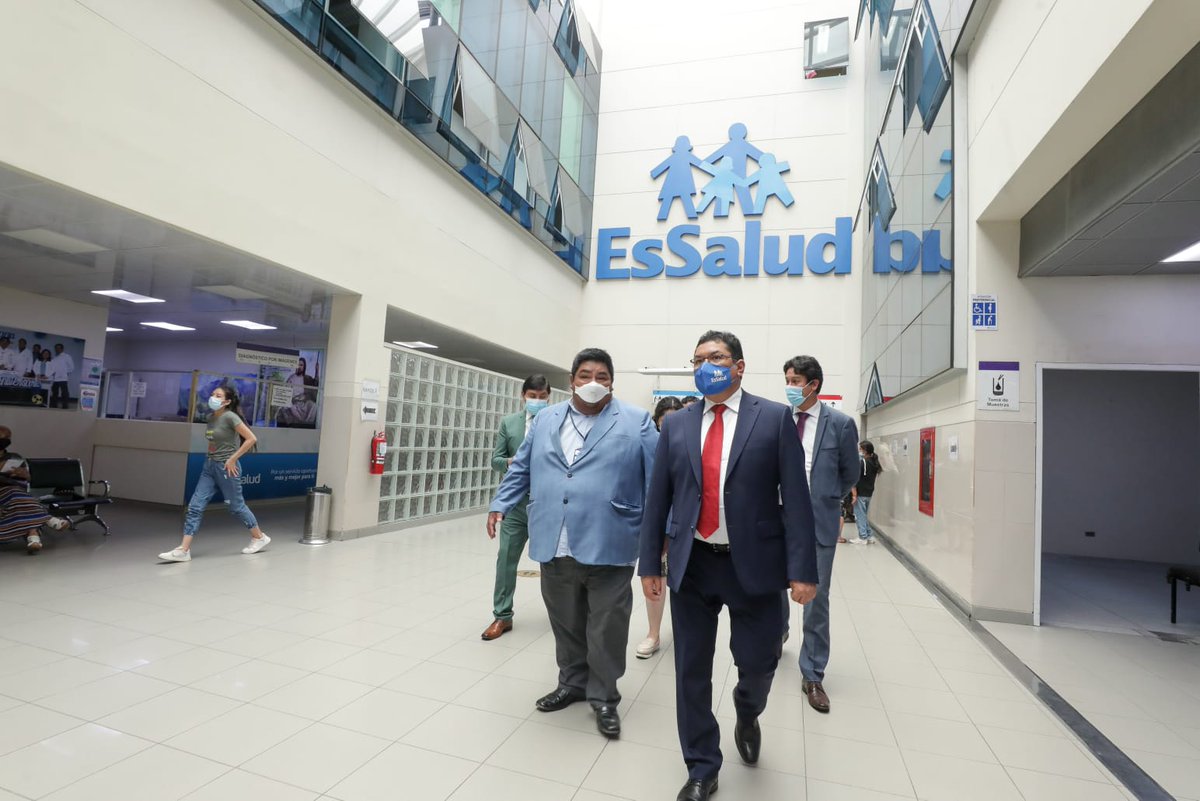 EsSaludPeru's tweet photo. Presidente ejecutivo de #EsSalud, Dr. Arturo Orellana, recorrió el Hospital Luis Negreiros y el Hospital Bicentenario Canta Callao, puntos de la Red Prestacional Sabogal, a fin de supervisar que los establecimientos estén preparados para responder oportunamente ante contigencias. https://t.co/vk372W2WLF