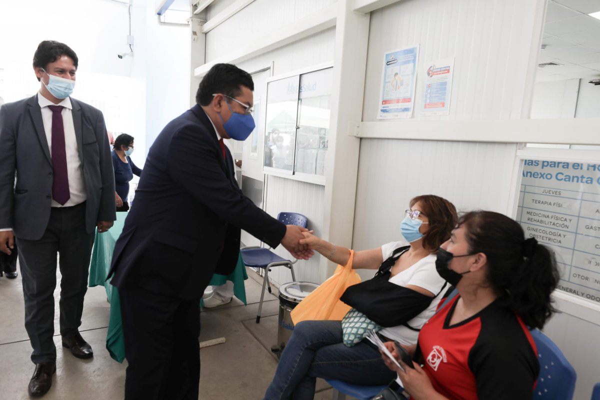 EsSaludPeru's tweet photo. Presidente ejecutivo de #EsSalud, Dr. Arturo Orellana, recorrió el Hospital Luis Negreiros y el Hospital Bicentenario Canta Callao, puntos de la Red Prestacional Sabogal, a fin de supervisar que los establecimientos estén preparados para responder oportunamente ante contigencias. https://t.co/vk372W2WLF