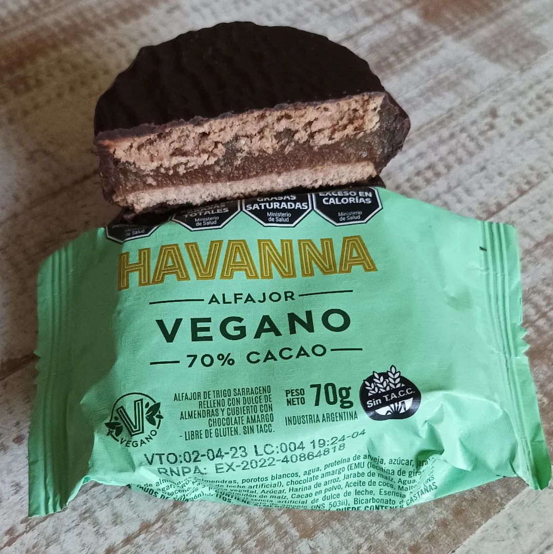 Catador de alfajores on X: Havanna lanzó un alfajor vegano! Bastante  grande (15 gr. más que el tradicional), cubierto de chocolate 70%, relleno  de dulce de almendras y hecho con trigo sarraceno (